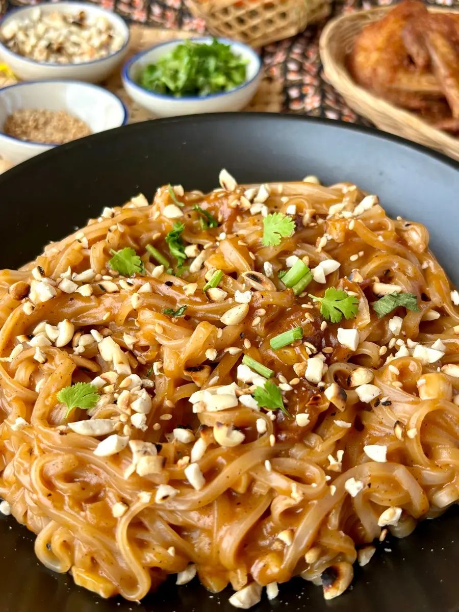 Thai Style Πλατιά Νούντλς Ρυζιού με Φιστίκια